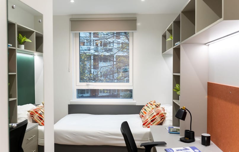 Kennington Lane, Elephant & Castle, London - Image 1